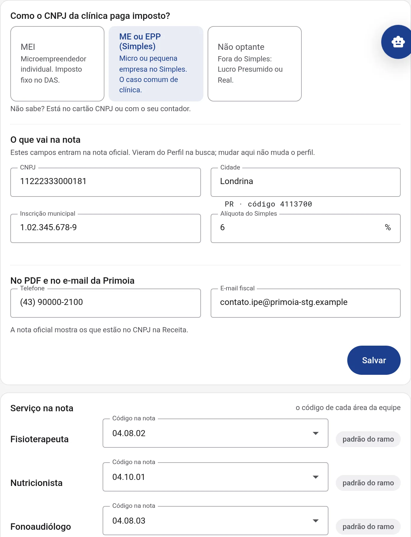 Configuração da nota fiscal, com dados de exemplo: o regime da clínica (ME ou EPP no Simples), o que vai na nota e o código de serviço de cada área da equipe.