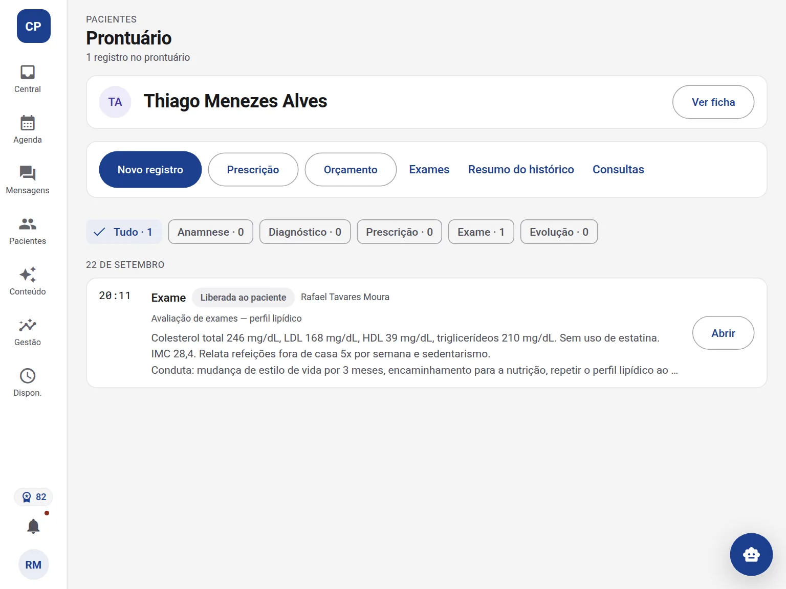Prontuário de um paciente do médico, com dados de exemplo: os registros por data, com o tipo, quem escreveu e se foi liberado ao paciente.